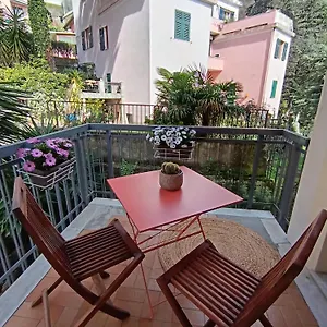 apt-forti-genova-free-parking-castellaccio.hotelitalianriviera.com/
